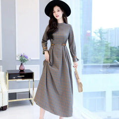 Vintage Long Sleeve Plaid Dress with Flared Hem